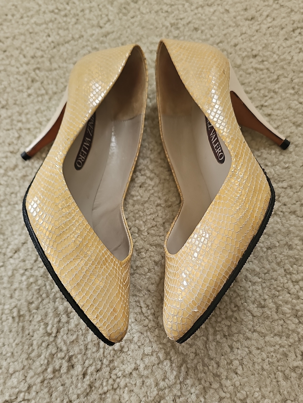 Martinez Valero Beige Snakeskin Pointed Toe Pumps 8M 3.75" Heels - Picture 3 of 12